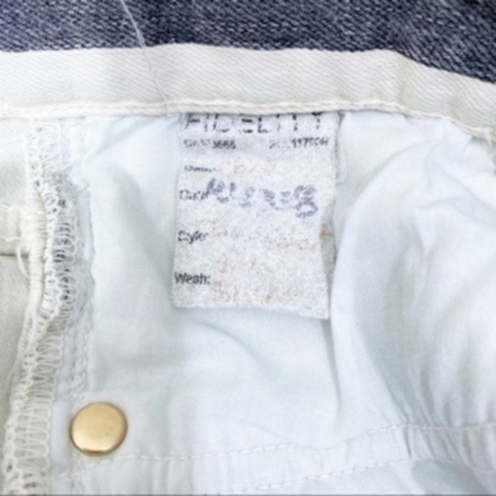 Fidelity women’s jean shorts Size 27 - Picture 6 of 6